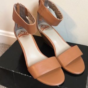 NWT fergalicious gypsy sandals! Size 6